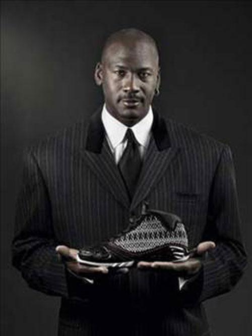 <p>Ünlü basketbolcu Michael Jordan bir yılda Nike'tan Nike'ın Malezya fabrikası personelinin hepsinden fazla para kazanıyor.