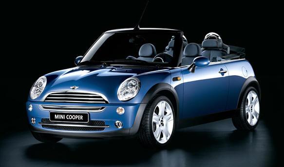 <p><span style="text-decoration: underline;"><span style="color: #0000ff;"><strong>MINI Cooper Cabrio</strong></span></span><br /><br />MINI, cabrio versiyonu Cooper S ile bu segmentte yer alıyor. 27 bin 304 euroluk fiyatı onu büyük rakipleri arasında cazip kılıyor.</p>