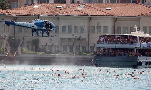 Türkiye Milli Olimpiyat Komitesi (TMOK) tarafından geleneksel olarak düzenlenen 21. Asya'dan Avrupa'ya Uluslararası Yüzme, Kürek, Yelken ve Kano Yarışları, İstanbul Boğazı'nda yapıldı.