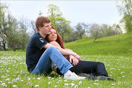 <p>Aşık olduğumuzda beynimiz "phenylethylamine" üretir. Bu kalp atışınızı hızlandırır ve sizi mutlu yapar. Bu kimyasal madde çikolatada da vardır.