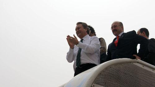 DSP Genel Başkanı Zeki Sezer, küresel krizin henüz Türkiye'de etkilerini göstermediğini, asıl krizin seçim sonrasında, Mayıs ayında etkili olacağını ileri sürdü.