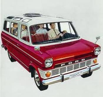 FORD MİNİBÜSLER:

80lerin sonuna kadar, tavanları çok alçak olan ve ayakta duran orta boylu bir yolcunun bile kesinlikle eğilerek seyahat etmek zorunda kaldığı 11 kişilik yarım burunlu minibüslerdi. İstanbulun hemen her noktasına işleyen bu araçların hakim rengi, kırmızı/bordo-beyazdı. Yer kazanmak için kapıdan girişte, sol tarafa yaklaşık 3 kişinin daha oturacağı tahta veya suntadan yapılmış ve üzerleri deriyle kaplanmış ek oturma yerleri vardı. Koç grubunca üretilen bu minibüsler, sonradan yerlerini daha yüksek tavanlı Magiruslara bıraktılar.