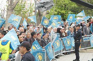 HAS Parti Genel Başkanı Numan Kurtulmuş, partisinin ülkede kamplaşma, kutuplaşma, bölünmeyi önlemek için var olduğunu söyledi.