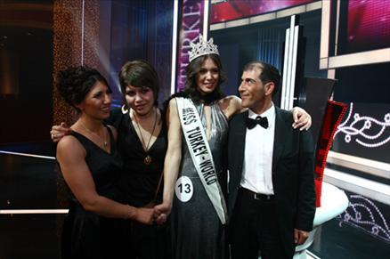 Miss Turkey 2009 Güzellik Yarışması'nda, birincilik tacı Ebru Şam'ın oldu. İşte Miss Turkey 2009...