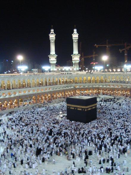 Kabe vinçlerin gölgesinde kaldı
