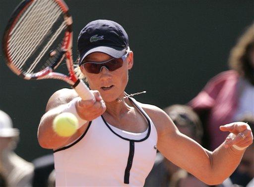 Fransa Açık'ta bayanlar yarı final maücadelesinde Rus tenisçi Svetlana Kuznetsova, Avustralyalı Samantha Stosur'u 2-1 yenerek finale yükseldi. Kuznetsova finalde vatandaşı Dinara Safina ile karşılaşacak.