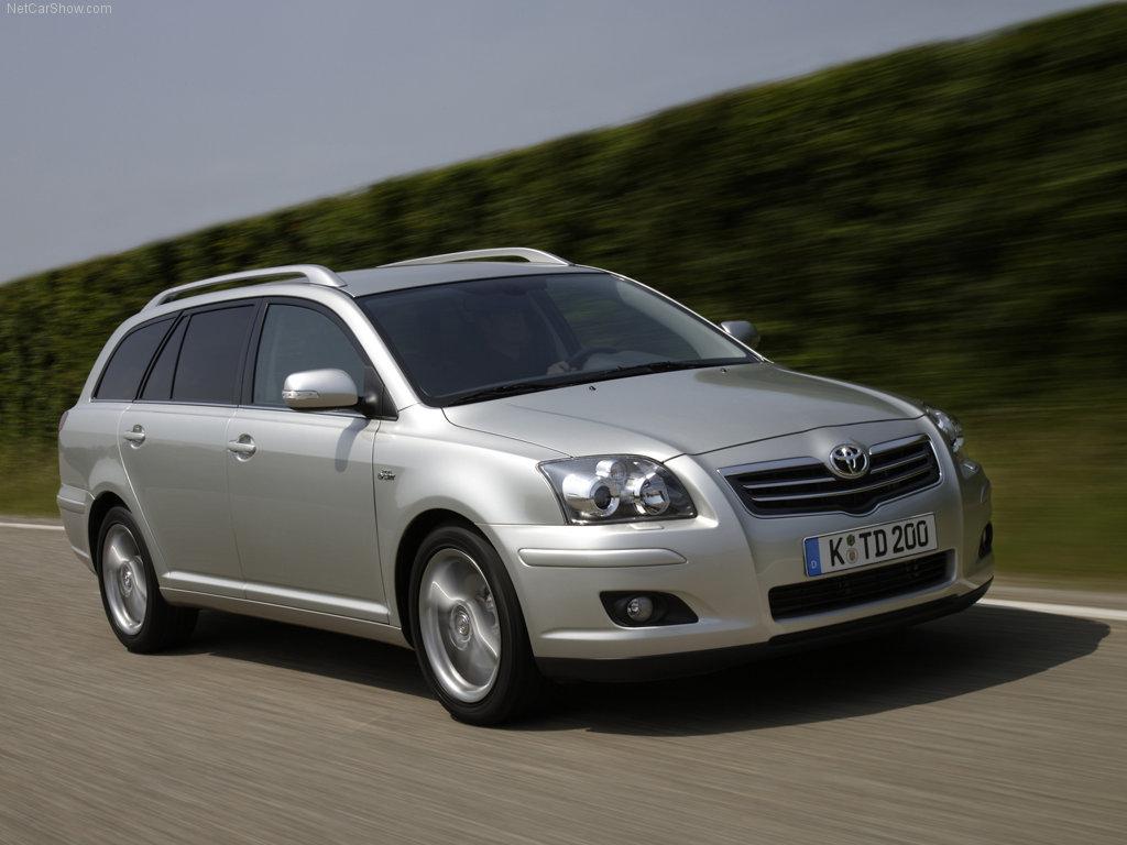 Ayrıca opsiyonel olarak dokunmatik ve sesle kumanda edilebilen navigasyon sistemi ve arka görüş kamerası sunuluyor. Toyota Avensis Wagon 2.0 lt benzinli ve 2.0 lt D-4D dizel olmak üzere iki motor seçeneğiyle satışa sunuluyor. 152 bg güç üreten ve CVT teknolojisine sahip Multidrive S otomatik şanzımanla birlikte satışa sunulan 2.0 lt Valvematic motorun yakıt tüketimi 7.1 litre ve CO2 salım değeri de 165 g/km iken; Avensis Wagonda sunulan 2.0 lt D-4D dizel motor seçeneği de 126 bg gücüyle 5.4 lt/100 km ortalama yakıt tüketimi ve 140 g/kmlik CO2 salım değerine sahip. Toyota Avensis Wagon 2.0 Valvematic Multidrive S Premium 85 bin 250 TL ve Toyota Avensis Wagon 2.0 D-4D Premium ise 86 bin 400 TLlik fiyat etiketiyle satışa sunuluyor.