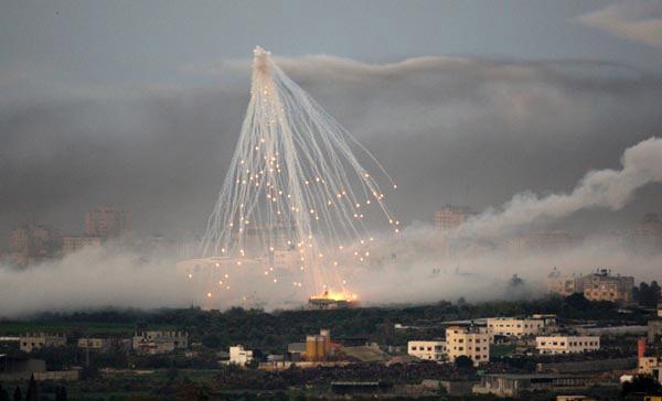Gazzeye şimdi de karadan saldırı başlatan İsrail'in attığı bombalar şüphe uyandırdı. İsrail misket bombası mı kullanıyor?