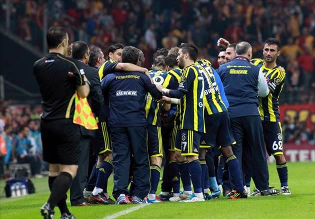 Galatasaraylılar telefonları kapatmışlar... Normalde beraberlik alınca bile mesaj atıyorlardı ses yok.