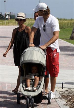 carlı oyuncu Halle Berry, kızı Nahla'nın doğumundan 15 ay sonra, top model eşi Gabriel Aubry ve kızıyla Miami'de tatil yaptı. Çiftin mutluluk tabloları düşman çatlattı