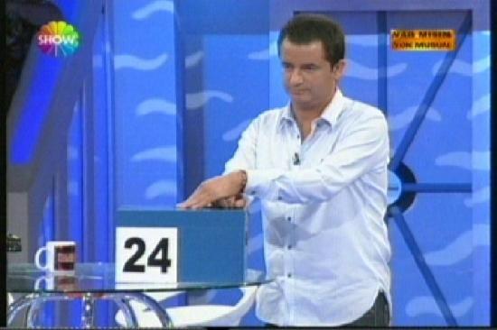 Sonunda beklenen oldu... Show TVde Acun Ilıcalının sunduğu Var mısın yok musun yarışmasında bir yarışmacı 128 milyarı reddedek kutuya gitti ve 500 milyarı kazandı.