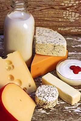 Light süt ve süt ürünleri!!!
Yapılan araştırmalar gösteriyor ki günde 1000-1300 mg kalsiyum tüketimi kilo kaybını 2 kat daha fazla artırıyor. Araştırmalar, kalsiyumun yağ hücrelerini hacmen azalttığını da gösteriyor. Light yoğurt, süt ve peynirleri tercih edin.