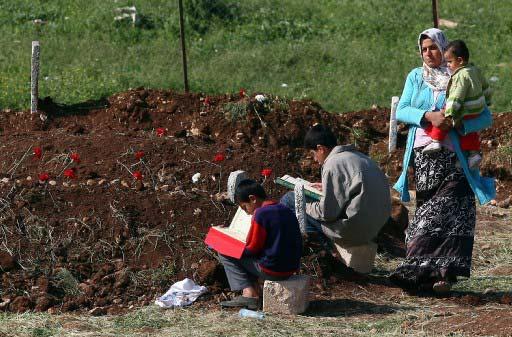 Bilge köyünde 44 kişinin öldüğü saldırı, birçok dramı ve hüznü de beraberinde getirdi. Köyde bir yanda ağıtlar, bir yanda ölüm korkusunun getirdiği göç var.