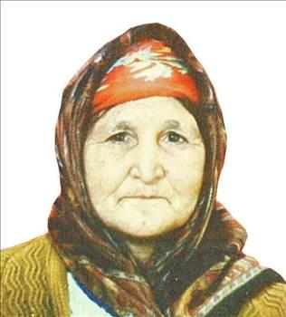 77 yaşındaki Ayşe Yuvalı Nazillide mutlu olduğunu söylüyor ve ekliyor: "Geçinip gidiyoz."