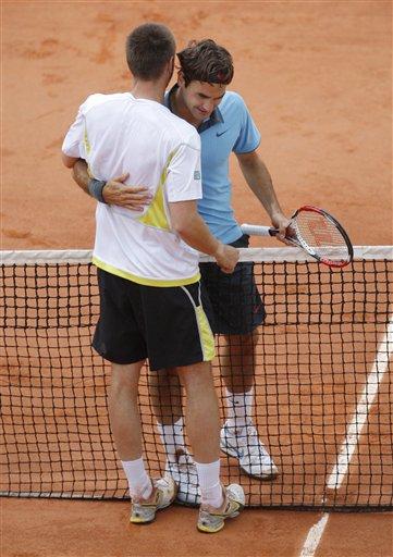 Roland Garros'u hiç kazanamamış 13 Grand Slam şampiyonu Roger Federer, hayatının en büyük hayalini gerçekleştirip daha önce 3 kez finalde Nadal'a yenildiği Fransa Açık'ta şampiyon oldu...