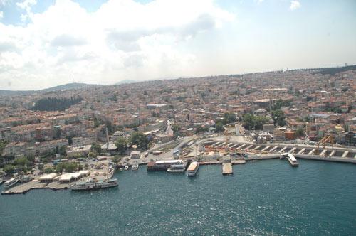 İstanbul'un her iki yakasını Boğaz'ın altından geçecek bir demiryolu tünel bağlantısı ile birbirine bağlayacak olan Marmaray Projesi 29 Ekim 2013de hayat bulacak.