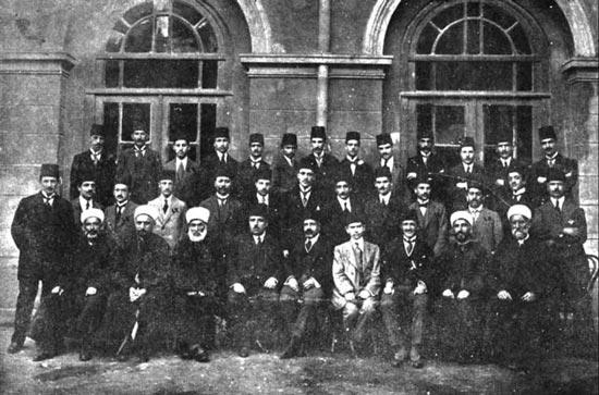 1915 Kabataş Sultanisi müdür, öğretmen ve öğrencilerinden bir grup