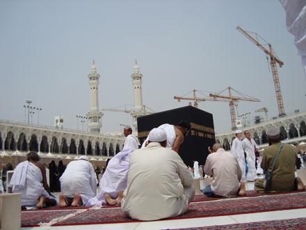 Kabe vinçlerin gölgesinde kaldı