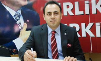 Suat Kolukırık: Isparta üçüncü sıradan aday gösterilen 41 yaşındaki doçent Kolukırık kültürel çalışmalar alanında özellikle de Çingeneler konusunda yaptığı çalışmalarla tanınmış bir isim.