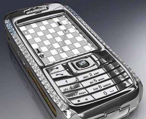 Diamond Crypto- GoldVish'den geri kalmayan JSC Ancort, kendi özel telefonunda en iyi materyalleri bir araya getiriyor: Windows tabanlı akıllı telefonun kasası 18 karat altın ve platinden yapılmış. Joystick ve kenarlıklar 28 özel taş ile donatıldı. Fiyat