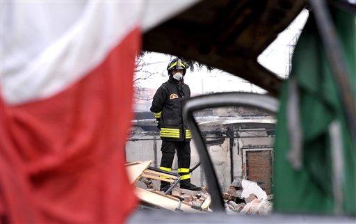 İtalya Viareggio kasabası istasyonunda raydan çıkan, sıvılaştırılmış doğal gaz yüklü iki vagonda meydana gelen patlama sonucu onlarca kişi öldü, ortalık savaş alanına döndü