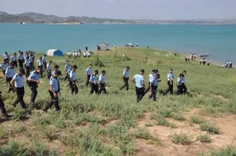 Asayiş Şube Müdürlüğü Cinayet Büro Amirliği ekipleri, küçük çocuğun, Kurttepe Mahallesi'nde 11 Temmuzda ailesiyle gittiği piknikte başına kurşun isabet etmesi sonucu hayatını kaybetmesiyle ilgili soruşturmayı sürdürüyor.