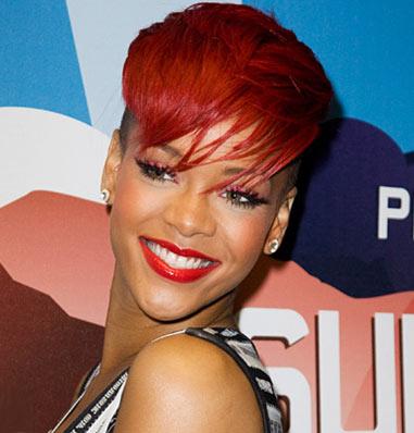 Üçüncü sıra 15.1 milyon takipçiyle Katy Perrynin. Dördüncü ve beşinci sırada yer alan Shakira ve Rihannanın takipçileri ise sırasıyla 14 ve 13.6 milyon.