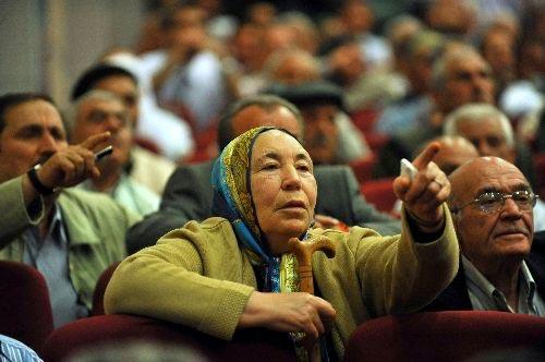 2009 yılı nda Hac görevini yerine getirecek vatandaşların kura çekimi Diyanet İşleri Başkanlığında yapıdı.Diyanet İşleri Başkanı Ali Bardakoğlu'nun da katıldığı kura çekim töreninde vatandaşlar bilgisayardan duvara aktarılan isimleri dikkatlice takip etti