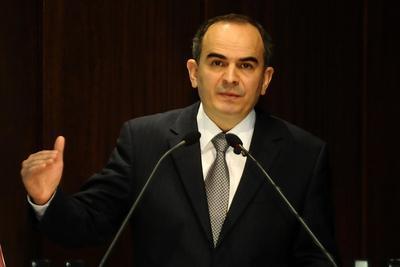 Merkezden 5 maddelik eylem planı

25 Ekim

TUSAŞ tarafından geliştirilen ANKA İnsansız Hava Aracı Sistemi, 2 saat 10 dakikalık başarılı bir test uçuşu gerçekleştirdi.

26 Ekim

Tütün ve tütün mamullerinde yüzde 69 olarak uygulanan Özel Tüketim Vergisinin (ÖTV), 2012 yılı sonuna kadar yüzde 65 olarak uygulanmasına karar verildi.

Merkez Bankası Başkanı Erdem Başçı, enflasyon raporu ile TL'nin değerini güçlendirecek 5 maddelik eylem planını açıkladı.