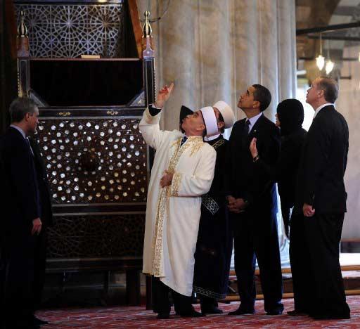 ABD Başkanı Barack Obama, Başbakan Recep Tayyip Erdoğan ile birlikte Ayasofya Müzesi'ni ve Sultan Ahmet Camii'ni gezdi.