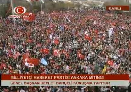 MHP'nin Ankara Tandoğan'da "Bin Yıllık Kardeşliği Yaşa ve Yaşat" mitingi düzenledi. Haber 7'nin naklen yayınladığı mitingde konuşan Bahçeli yine çok sert sözler kullandı, kalabalığa sorular sordu, sözler aldı...