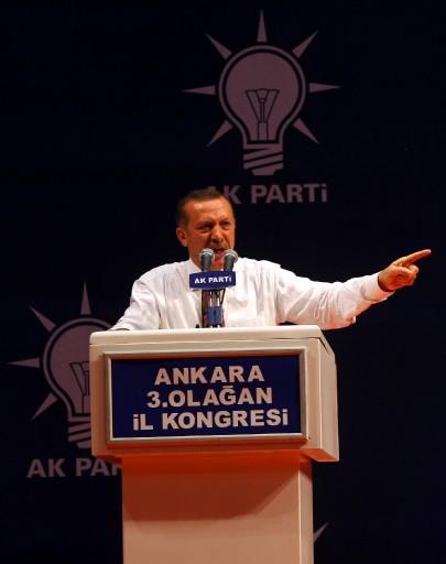 AK Parti'nin, insan odaklı siyaset yaptığını, 'Yegane karar merci TBMM'dir' anlayışı içinde hareket ettiğini belirten Erdoğan, "10 yıl öncesinin Türkiye'si yok" dedi