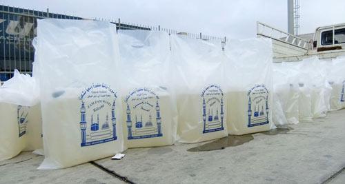 Hatay'ın Cilvegözü Sınır Kapısı'nda zemzem bidonlarına gizlenmiş halde 12 ton kaçak mazot ele geçirildi.