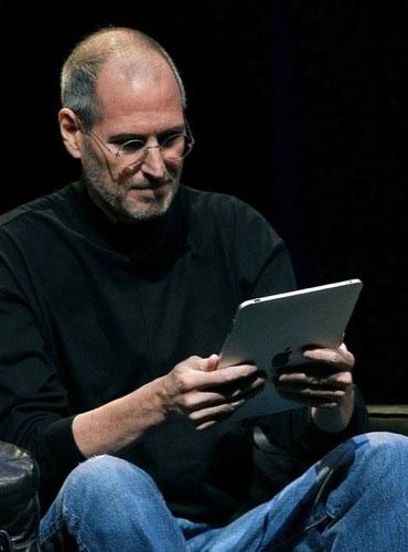 1996 yılında Apple Jobsu geri getirmek için NeXTi satın aldı ve Apple artık NeXTte geliştirilen teknolojiyle son halini almıştı. MAC OS X işletim sistemi de temellerini NeXTten almıştır.