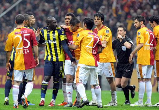 Takımının oynadığı son 5 lig maçının 4'ünde Beşiktaş (3), Kasımpaşa, Gençlerbirliği ve Galatasaray filelerini havalandırmayı başaran Brezilyalı futbolcu, formunun zirvesinde bulunuyor.
