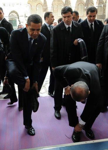 ABD Başkanı Barack Obama, Başbakan Recep Tayyip Erdoğan ile birlikte Ayasofya Müzesi'ni ve Sultan Ahmet Camii'ni gezdi.