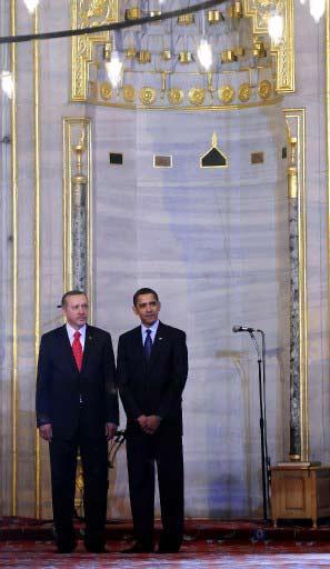ABD Başkanı Barack Obama, Başbakan Recep Tayyip Erdoğan ile birlikte Ayasofya Müzesi'ni ve Sultan Ahmet Camii'ni gezdi.