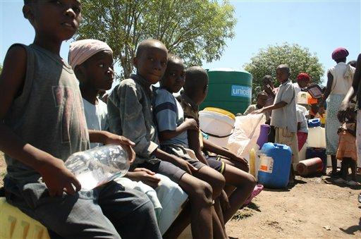 Zimbabve açlığın ve koleranın pençesinde