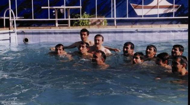 Öcalan'ın Suriye'deki 5 yıldızlı hayatı, BDP'li Bengi Yıldız'ın Ramazan'da içkili havuz sefası ve cuma namazı eylemlerinin sözde baş imamının uygunsuz görüntüleri medyaya böyle yansıdı.