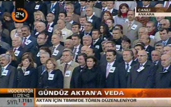MHP Milletvekili, emekli büyükelçi Gündüz Suphi Aktan için Dışişleri'nin ardından TBMM'de bir tören düzenlendi. Törene siyasiler ve Aktan'ın ailesi katıldı.