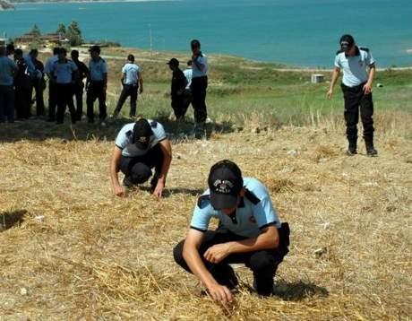 Asayiş Şube Müdürlüğü Cinayet Büro Amirliği ekipleri, küçük çocuğun, Kurttepe Mahallesi'nde 11 Temmuzda ailesiyle gittiği piknikte başına kurşun isabet etmesi sonucu hayatını kaybetmesiyle ilgili soruşturmayı sürdürüyor.