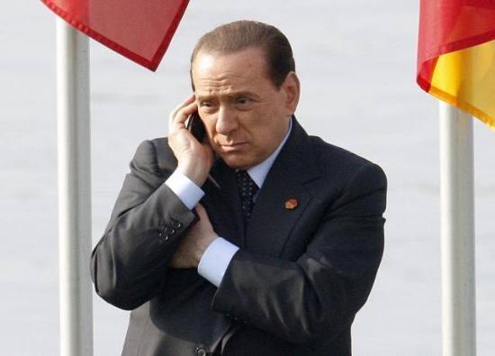 İtalya Başbakan Silvio Berlusconi, Başbakan Recep Tayyip Erdoğan ile görüştüğü için NATO'nun aile fotoğrafına katılamadı.