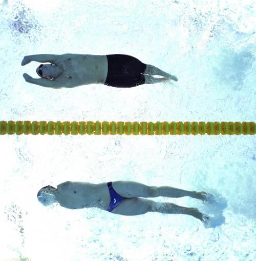 ABD'LI YUZUCU ROY PERKINS (USTTE) ILE CINLI YUZUCU HE JUNQUAN, PARALIMPIK OLIMPIYATLAR ERKEKLER 50 METRE KELEBEK YUZMEDE YARISTI
