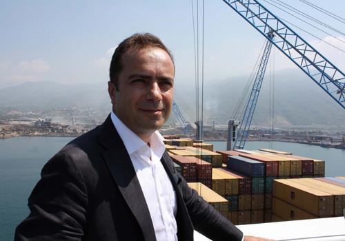 İskenderun Körfezi'nde 'konteyner terminali' olarak projelendiren ve bir süre önce hizmete açılan Assan Port, dünyanın en büyük konteyner gemilerinden birini ağırladı.