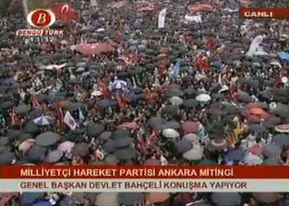 MHP'nin Ankara Tandoğan'da "Bin Yıllık Kardeşliği Yaşa ve Yaşat" mitingi düzenledi. Haber 7'nin naklen yayınladığı mitingde konuşan Bahçeli yine çok sert sözler kullandı, kalabalığa sorular sordu, sözler aldı...