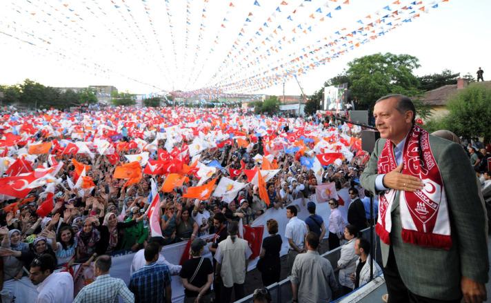 Geçen dönem olduğu gibi '5'te 5' istiyorum diyen Erdoğan, Elazığ'a ayrı önem verdiğini söyledi ve 'Pazar akşamı sizi özel takip edeceğim' dedi.
