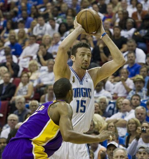 Hidayet'in de forma giydiği NBA final serisi 4. maçında Los Angeles Lakers, Orlando Magic'i uzatmalarda yıkmayı başarırken malesef Hidayet son anlarda kendine bağlanan umutları yıktı