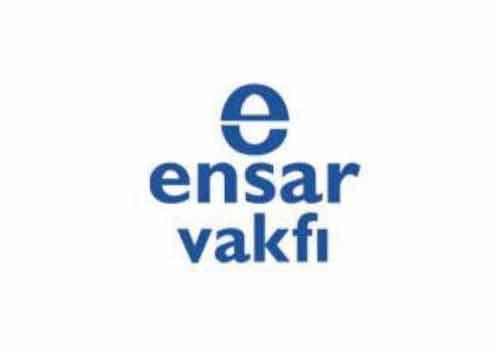 <p><span style="color: #ff0000;"><span style="text-decoration: underline;"><strong>ENSAR VAKFI;</strong></span></span></p>
<p><span style="color: #ff0000;"><span style="text-decoration: underline;"><strong><span class="baslikkalin">Yurt Dışı Bursları</span><br /></strong></span></span></p>
<p class="iceriktablo">Değerler Eğitimi Merkezi 2006-2007 öğretim yılından itibaren ÖSS'de belli bir başarıyı sağlamış ve Türkiye'de hak ettiği bölümde okuyamayan, aynı zamanda maddi anlamda desteğe ihtiyaç duyan öğrencilere "Yurtdışı Eğitim Bursları" çalışmasına başlamış ve şuan itibarıyla da çeşitli ülkelerde okuyan öğrencilere sunduğu burs desteğini devam ettirmekte.</p>
<p><span style="color: #ff0000;"><span style="text-decoration: underline;"><strong>İstanbul Lisans Bursları</strong></span></span></p>
<p>Değerler Eğitimi Merkezi 2005 yılında Eğitim ve İlahiyat Fakültelerinde okuyan, geleceğin öğretmen adaylarına yönelik bir eğitim projesine başlanmıştır. Öğretmen adaylarına, proje kapsamında çeşitli konularda verdiği seminerlerin yanı sıra başarılı ve maddi desteğe ihtiyacı olanlarına da burslarla destek sağlamaktadır</p>
<p><span style="color: #ff0000;"><span style="text-decoration: underline;"><strong>İstanbul Dışı Lisans Bursları</strong></span></span></p>
<p>Ensar Vakfı, 2005 yılından itibaren Türkiye'nin çeşitli üniversite ve fakültelerinde öğrenim gören başarılı ve maddi desteğe ihtiyacı olan öğrencilere burs vermekte.</p>
<p><span style="color: #ff0000;"><span style="text-decoration: underline;"><strong>Araştırma ve Proje Bursları</strong></span></span></p>
<p>Değerler Eğitimi Merkezi akademik dünyanın ihtiyaç duyduğu, alanında yeterli uzman kişilerin yetişmesini sağlamak için, eğitim sahasında lisansüstü çalışmalar yapman araştırmacıları, burslarla destekliyor.</p>
<p><span style="color: #ff0000;"><span style="text-decoration: underline;"><strong>Şartlar;</strong></span></span></p>
<p><span style="color: #000000;">Eğitim ve İlahiyat fakültesi öğrebcisi olması gerekmekte öğrencinin (bu geçen sene ki kural bu sene değiştirilmeye çalışıyor tam belli değil).15 günlük seminer ve kurslara katılım neticesinde burslar öğrencilere veriliyor(tabi ihtiyaç sahiplerine)</span></p>
<p><span style="color: #000000;">Başvurular İnternet üzerinden gerçekleşmekte.Kontenjan dahilinde mülakat için kontenjanın 3 katı öğrenci (her branş için ayrı) çağırılıyor.Aynı zaman da kontenjan bgurs büççesine ve daimi öğrenci sayısına bağlı olarak değişiyor.</span></p>
<p><span style="color: #000000;">İstanbul içi toplam 300 civarı öğrenciye burs verilmekte.</span></p>
<p><span style="color: #000000;">Yurtdışı 65 öğrenciye burs veriliyor( yurt dışı bursları bu sene  kapanabilir büyük ihtimal kapanacak)</span></p>
<p><span style="color: #000000;">İstanbul dışı da 120 civarında öğrenciye burs veriliyor.</span></p>
<p><span style="color: #ff0000;"><span style="text-decoration: underline;"><strong>Burs miktarları;</strong></span></span></p>
<p><span style="color: #000000;">Yurt dışı:150euro</span></p>
<p><span style="color: #000000;">İstanbul içi:125-150TL arası</span></p>
<p><span style="color: #000000;">İstanbul dışı :150 civarı</span></p>
<p><span style="color: #000000;">Not: Ensar vakfına eylül ayı sonu itibariyle başvurular online olarak yapılıyor.</span></p>