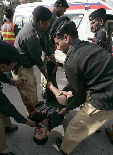 Sri Lanka ulusal kriket takımını taşıyan bir araca Pakistan'ın Lahor kentinde silahlı kişilerce saldırı düzenlendi. Saldırıda çok sayıda polis ve sivil ölürken, kriket milli takımından 8 kişi yaralandı