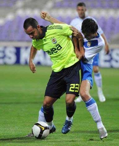 Fenerbahçe İstanbul'da 2-0'la geçtiği Macar ekibi MTK'yı kendi evinde gole boğdu. 5-0 biten maçta Semih 4 gole imza attı!